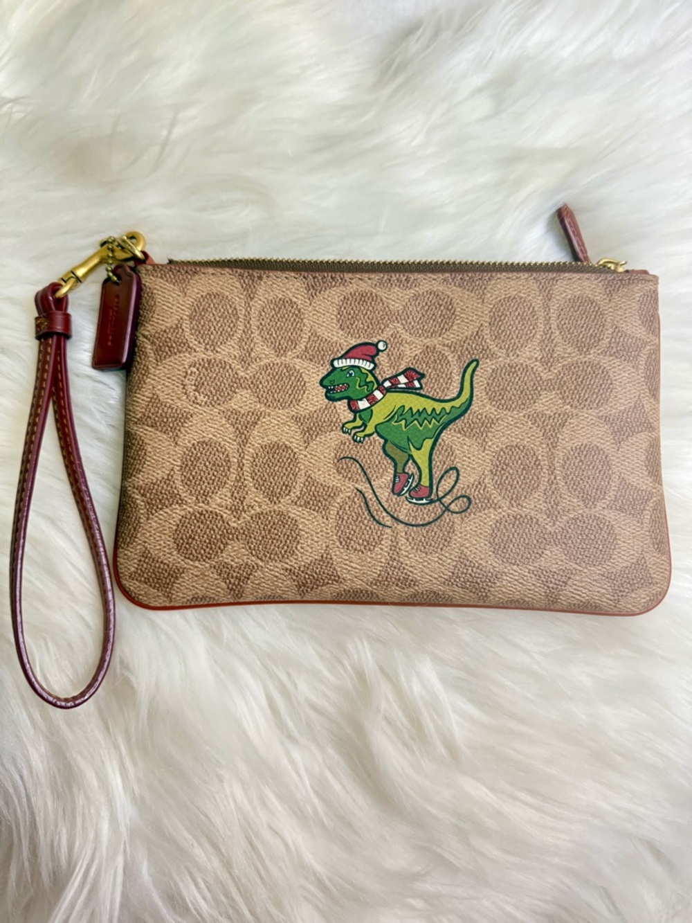 ❌❌SOLD ❌❌EUC Coach Signature Canvas Wristlet with Holiday Rexy Patch - Picture 2 of 7